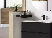 Zold es fekete egy indusztrialis furdoszobaban