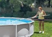 Hogyan kell gondozni a kerti medencét? Tisztítás, vízcsere