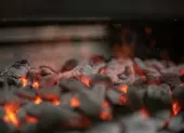 Szén vagy brikett. Melyik grill tüzelőanyag a jobb?