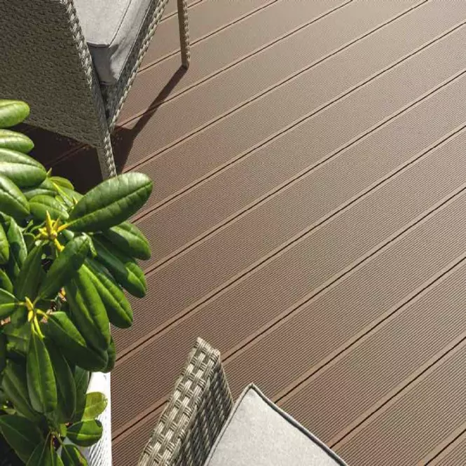 Kompozit teraszburkolat szálcsiszolt Bergdeck gesztenye 2400x150x25mm,3