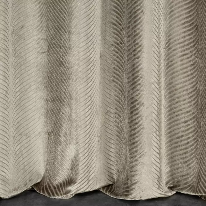 Sötétítő LUSSI 140X250 karikán 384510