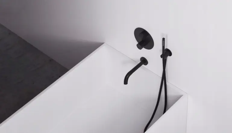 Rejtett kád csaptelep Rea Lungo fekete + box