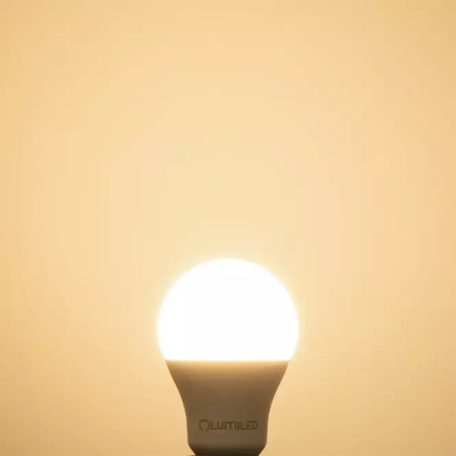 Izzó Lumiled A60 8W 830 E27 806lm 3000K,4