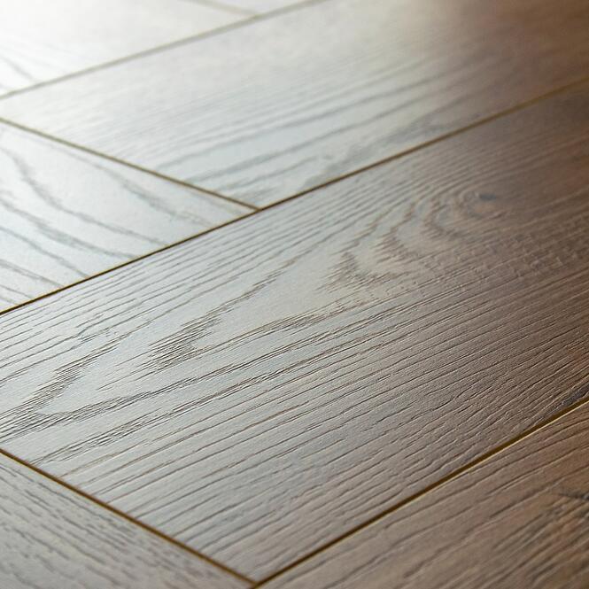 Laminált padló Tölgy Classical 8mm AC5 Herringbone WR 63270,7