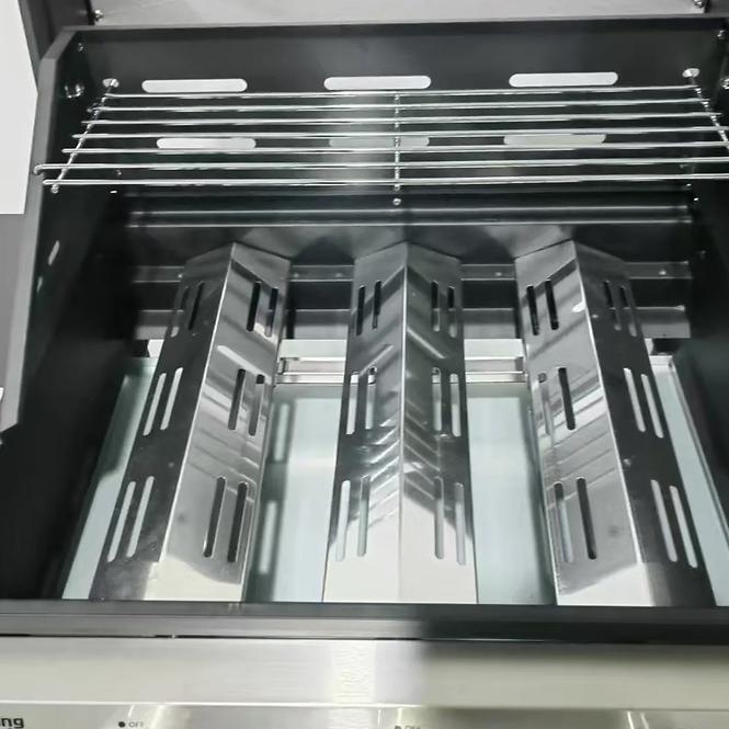Gázgrill Essence Mercado 3+1 11,7 kW,5