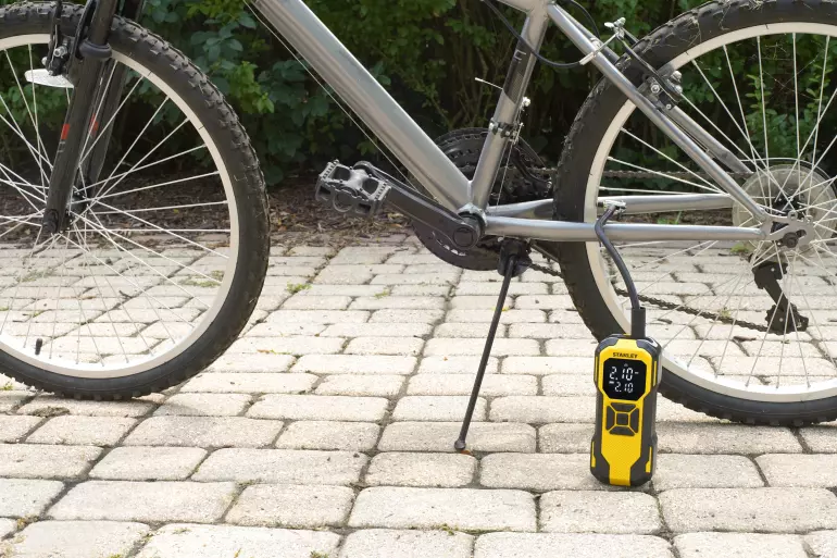 Stanley Akkus Mini Kompresszor 12V 10 bar,7