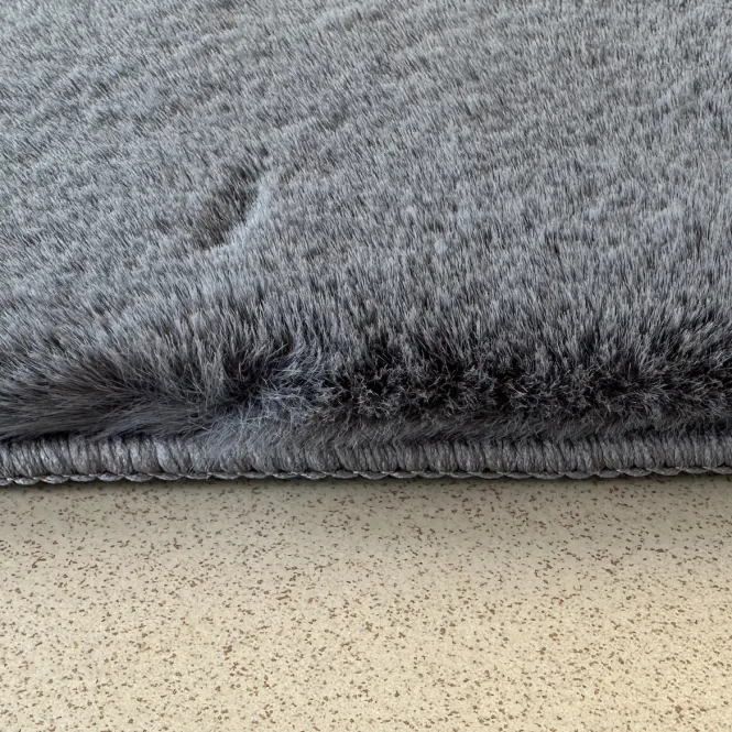 Szőnyeg Bella Rabbit Fur 1,2/1,7 19 sötétszürke